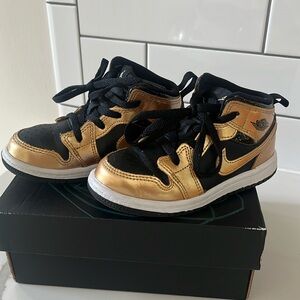 ☀️Jordan 1 Mid Black/Gold Combo☀️